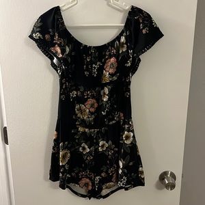 Derek Heart Women’s Black Floral Romper - Large